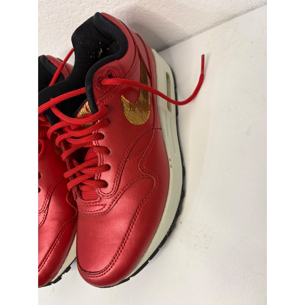 Nike Air Max 1 University Red Gold Metallic Sneakers  Mens 6.5 Womens 8 - Picture 2 of 5
